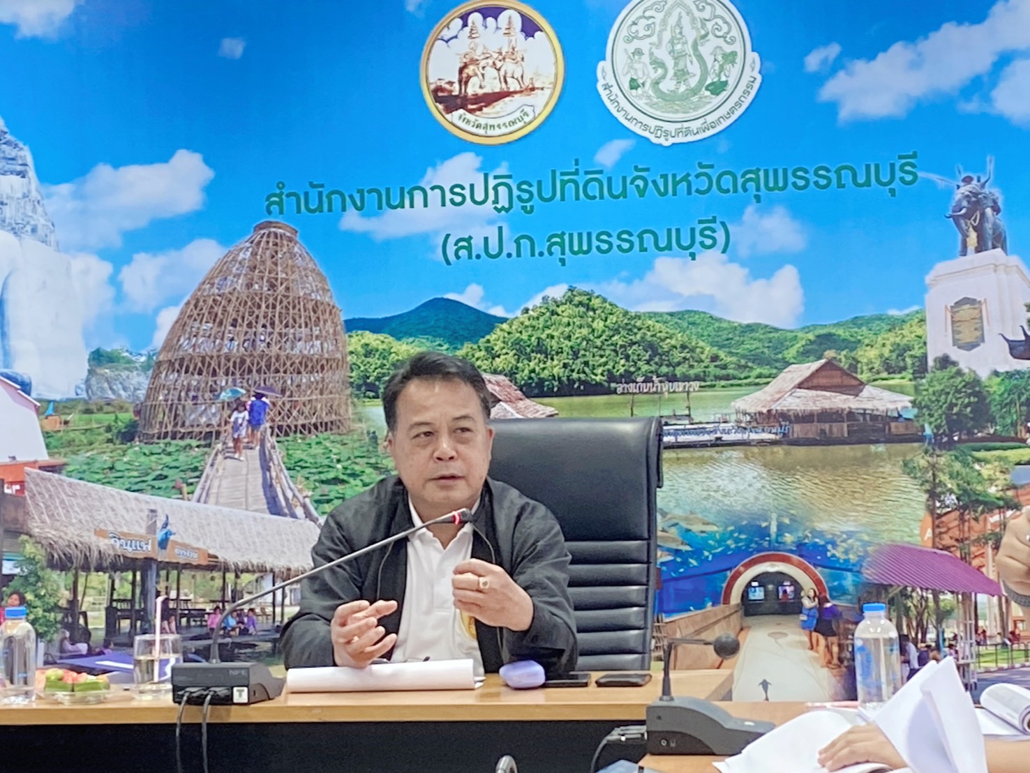 title - หัวหน้าผู้ตรวจราชการ ส.ป.ก. (เขต 3,15 และ 16) ประชุมตรวจติดตามความก้าวหน้าการดำเนินงานตามแผนงานตรวจราชการ ประจําปีงบประมาณ 2569 รอบที่ 1 ณ จังหวัดสุพรรณบุรี